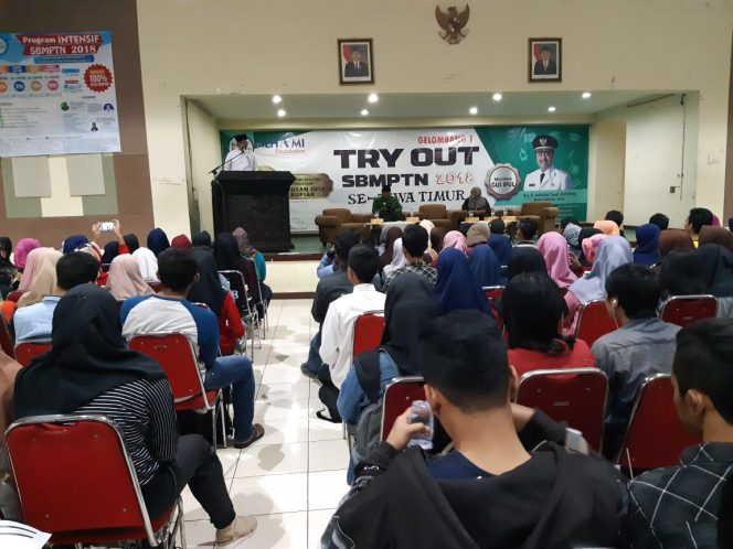 
Gus Ipul saat menghadiri acara Try Out SBMPTN di Malang