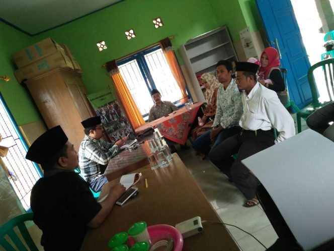 
Rapat internal Panwascam Ketapang,  Kabupaten Sampang
