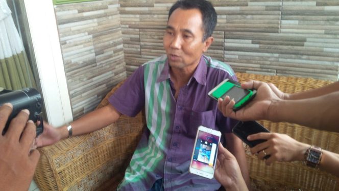 
Moh Anwar Bendahara DPC PDI-P Sampang saat dikonfirmasi wartawan