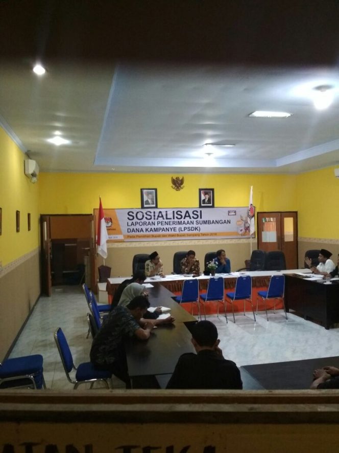 
Rapat internal KPU Sampang, sosialisasi laporan penerimaan sumbangan dana kampanye (LPSDK) 