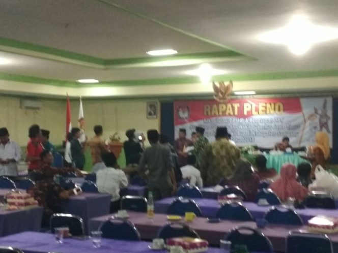 
Suasana sidang pleno KPU Sampang