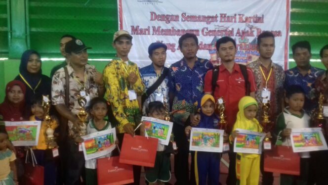 
Lomba mewarnai anak TK Se-Kabupaten Sampang dalam peringatan Hari Kartini
