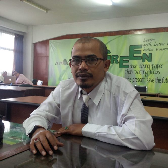 
Sy Husen Bin Hasan Baagil staf operator keuangan Panwaskab Sampang