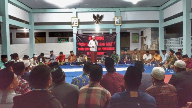 
Himpunan Mahasiswa Cinta Tragah (Himacitra) dan Forum Karang Taruna Kecamatan Tragah duduk barsamq Muspika Kecamatan Tragah