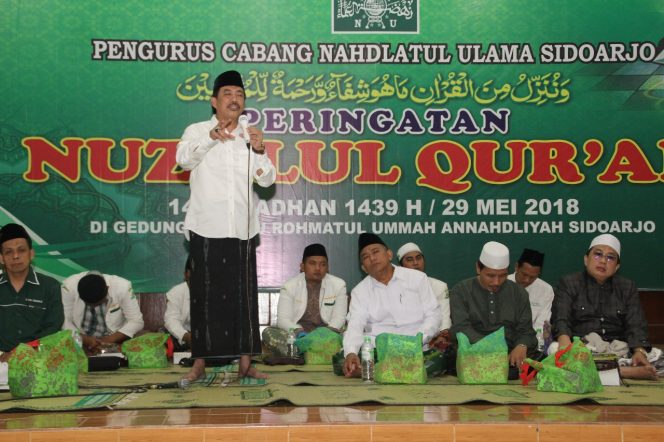 
Wakil Bupati Sidoarjo Nur Ahmad Syaifuddin saat menghadiri Peringatan Malam Nuzulul Quran 1439 H yang digelar PC. NU Sidoarjo