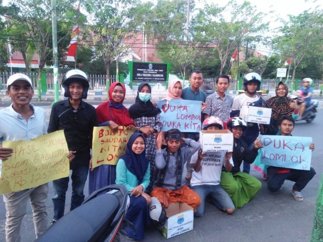 
Gerakan peduli kemanusiaan di jalan Protokol Sampang
