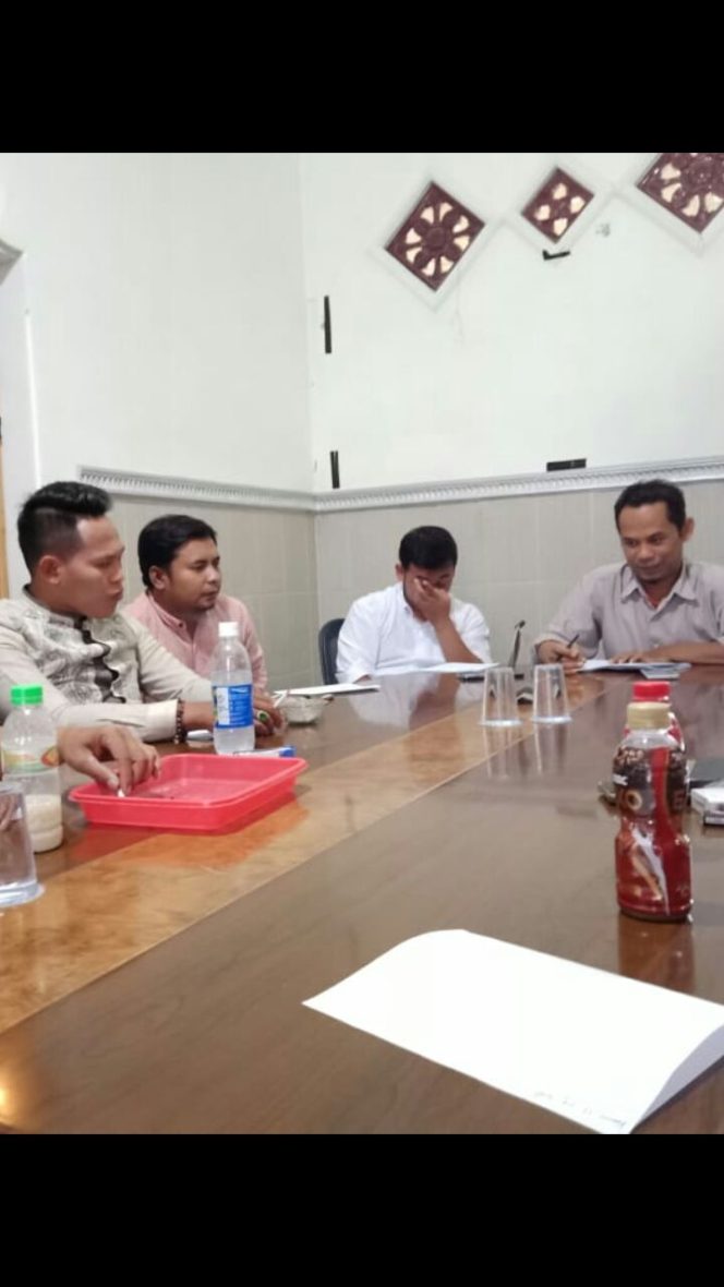 
Luddin Komisioner Bawaslu Sampang, Divisi SDM,  saat mengumpulkan Panwacam Se-Kabupaten Sampang