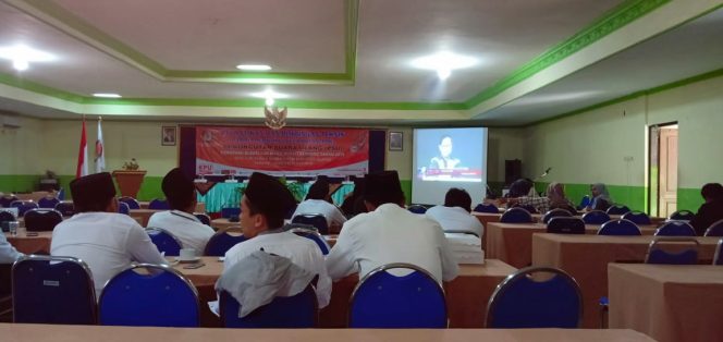 
Pelantikan PPK PSU se-Kabupaten Sampang, dilantik di aula Hotel Camplong, Kabupaten Sampang.