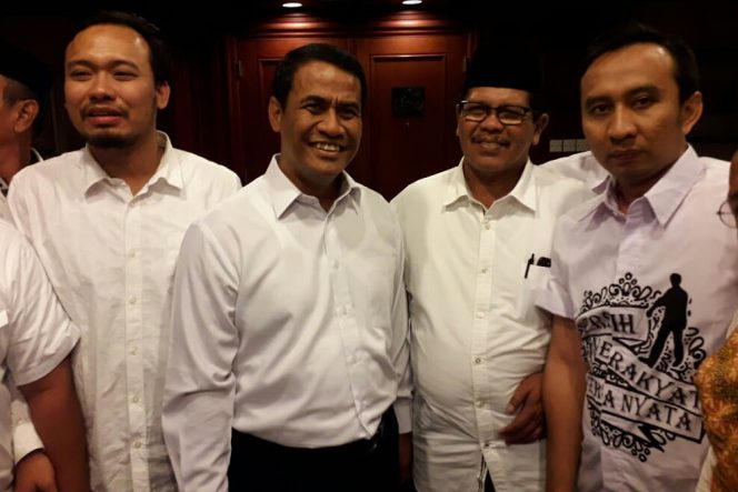 
Ra Momon ketua Bara Joma (dua dari kiri) di acara coffe morning bersama Mentan di Hotel JW Marriot Surbaya.