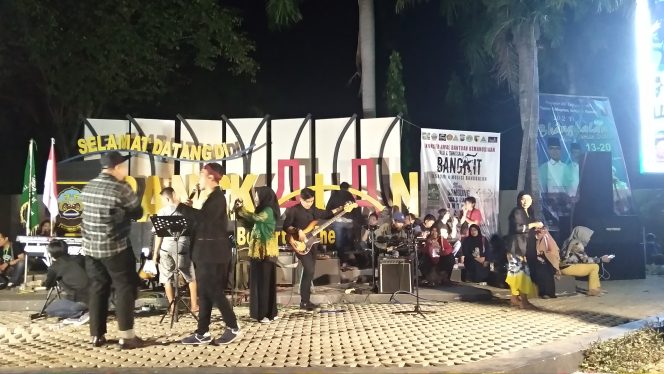 
Antusiasme Masyarakat di Konser Amal Lesbumi dan Musisi Bangkalan Untuk Palu dan Donggala