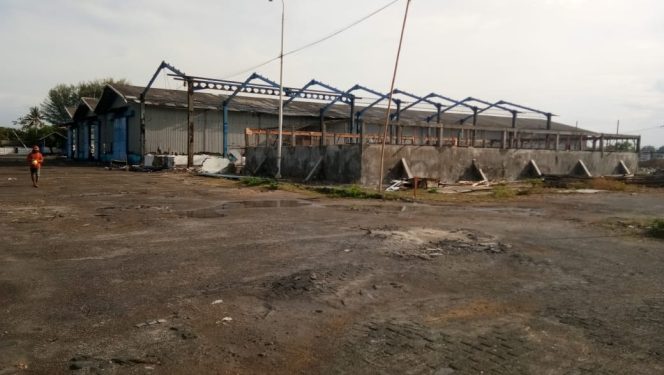 
Pembangunan pabrik garam, Desa Sejati,  Kecamatan Camplong, Kabupaten Sampang