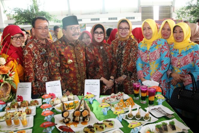 
Gubernur Jawa Timur Soekarwo saat menghadiri acara Peringatan Hari Pangan Sedunia ke-38 Provinsi Jatim
