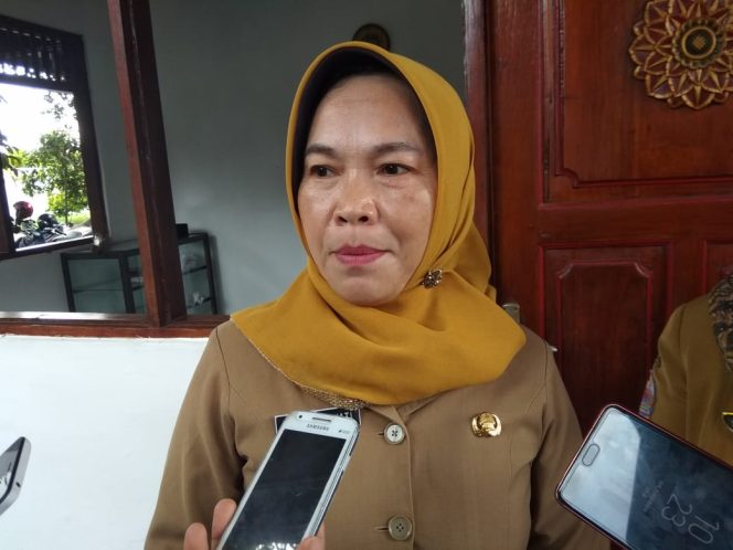 
Kepala Dinas Perindustrian dan Tenaga Kerja (Disperinaker) Kabupaten Bangkalan, Amina Rahmawati