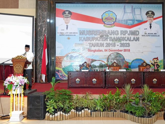 
Bupati Bangkalan R Abd Latif Amin Imron saat membuka acara Musrembang RPJMD Bangkalan 