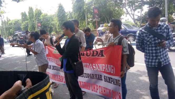 
Aktivis Insan Muda Tuntut Kepala Disporabudpar Sampang Mundur