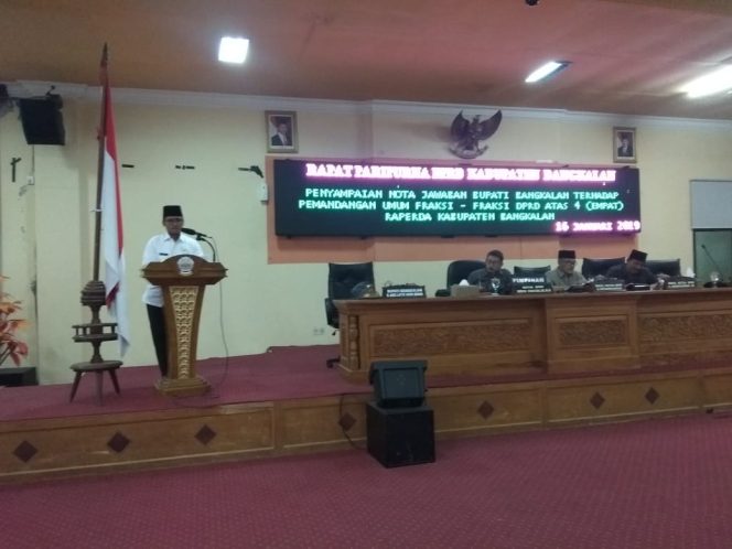 
Bupati Bangkalan Sampaikan Nota Jawaban  Empat Raperda dari Fraksi di DPRD