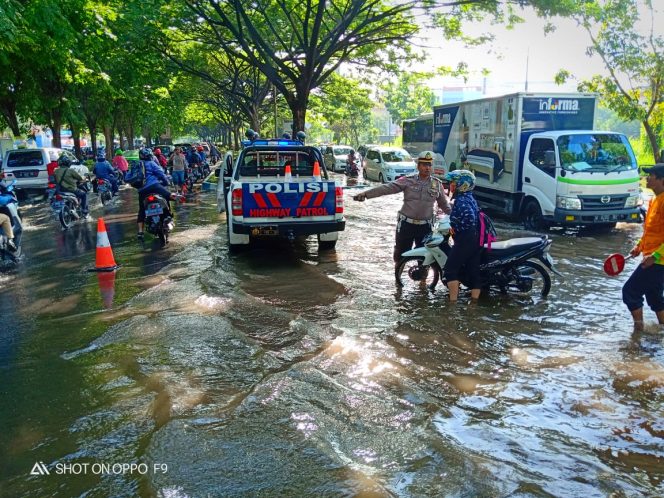 
Dua Hari Diguyur Hujan, Sidoarjo Diterjang Banjir