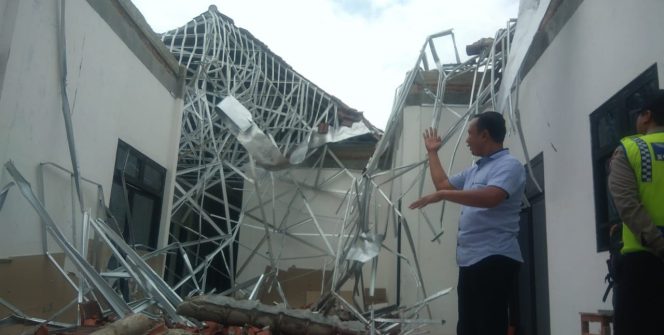 
Kapolres Sampang Janji Panggil Semua Pihak yang Terlibat Pembangunan Puskesmas Torjun