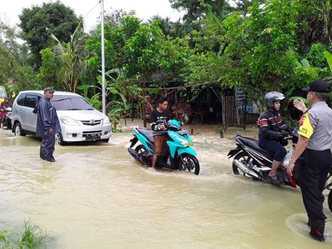 
Dua Desa di Arosbaya Terdampak Banjir, Arus Lalu Lintas Tersendat