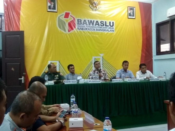 
Bawaslu Bangkalan Tahan Beredarnya Tabloid Indonesa Barokah