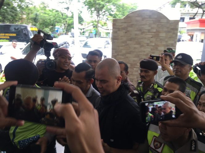 
Kejari Surabaya Anggap Dhani Tak Layak Ditahan
