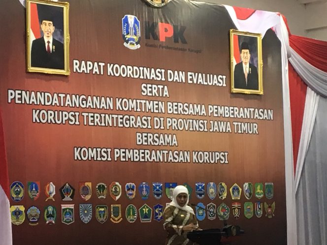 
Kepala Daerah se-Jatim Teken MoU Komitmen Berantas Korupsi Bersama KPK