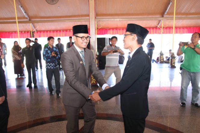 
Lantik Komisioner PAW, Ra Latif Sebut KI Kabupaten Bangkalan Adalah yang Pertama se Indonesia