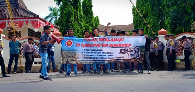 
Pemuda Sumenep Tidak Puas Terhadap Penutupan Tambak Ilegal dan Reklamasi di Kecamatan Bluto