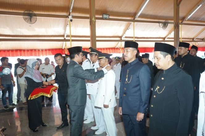 
Bupati Ra Latif Lantik 93 Pejabat di Lingkungan Pemkab Bangakalan