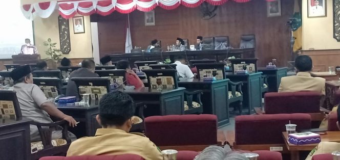 
Rapat Paripurna DPRD Sumenep Molor, 18 Anggota Dewan Tidak Hadir