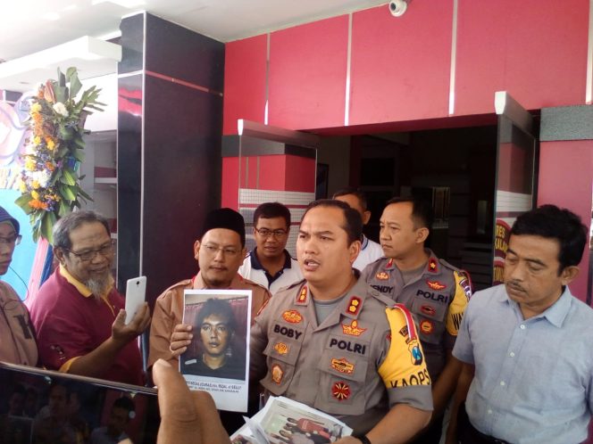 
Kapolres Bangkalan Minta Masyarakat Tidak Panik dengan Viralnya Surat Terbuka di Medsos