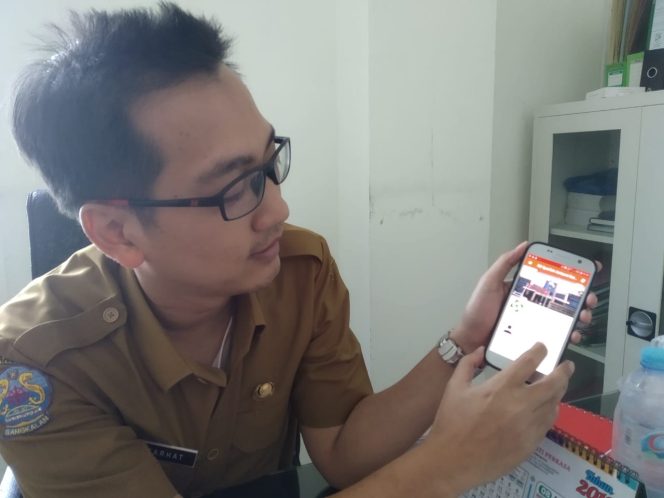 
Aplikasi Online ‘Yukngantri Syamrabu’ Mudahkan Masyarakat Daftar ke Poli RSUD