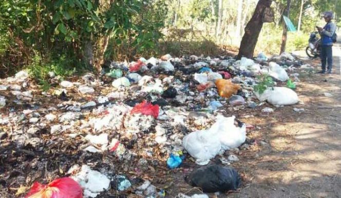 
Sampah di Socah Tak Terurus, DLH Bangkalan; Bukan Area Layanan Kami