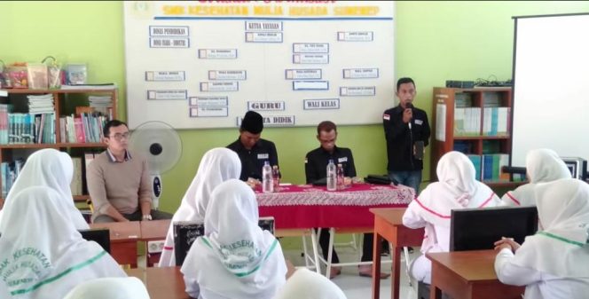 
Siswa SMK Kesehatan Mulia Husada, Dapat Pelatihan Menulis Gratis dari AMOS