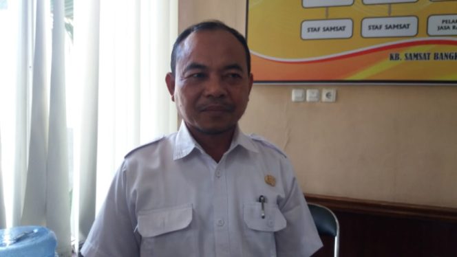 
Pemprov Jatim Gratiskan Pajak Kendaraan, Samsat Bangkalan Belum Terima SK