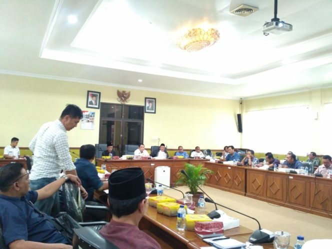 
Tolak Lokasi TPST, Warga Perumahan Nirwana Asri Krian Wadul Kantor Dewan