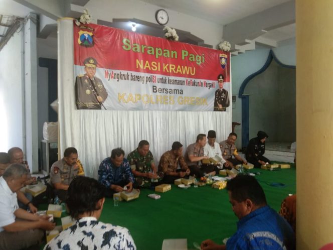 
Diplomasi ‘Nasi Krawu’ ala Kapolres Gresik