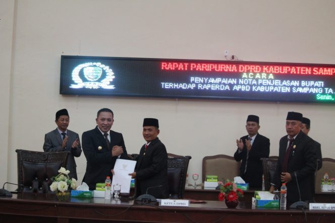 
Gelar Paripurna Penyampaian Bupati Sampang Tentang Raperda APBD 2020, Ini Penjelasan Slamet Junaidi