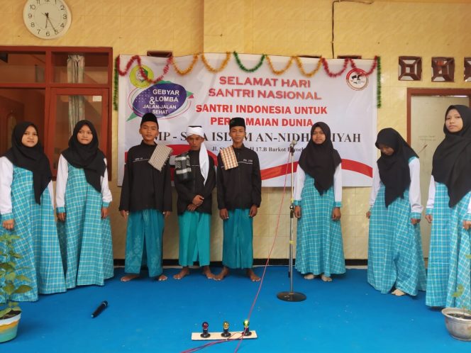 
Adakan Lomba Nyanyi Lagu “Hubbul Wathon”, Cara Pondok Pesantren di Pamekasan ini Menghormati NU