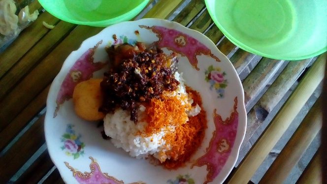 
Nasi Keranda, Kuliner Horor Kaya Lauk di  Bangkalan