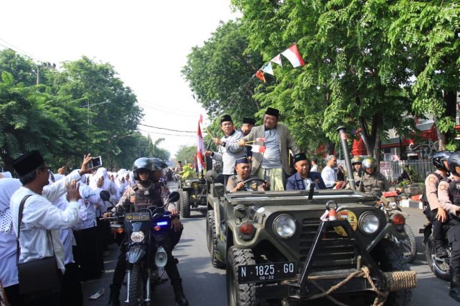 
Rayakan HSN, Ribuan Santri Ramaikan Pawai Santri Nusantara