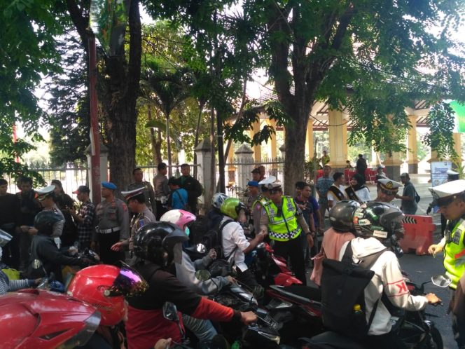 
Operasi Zebra Sidoarjo, Ada Hadiah Sepeda Motor Bagi Pengendara yang Tertib