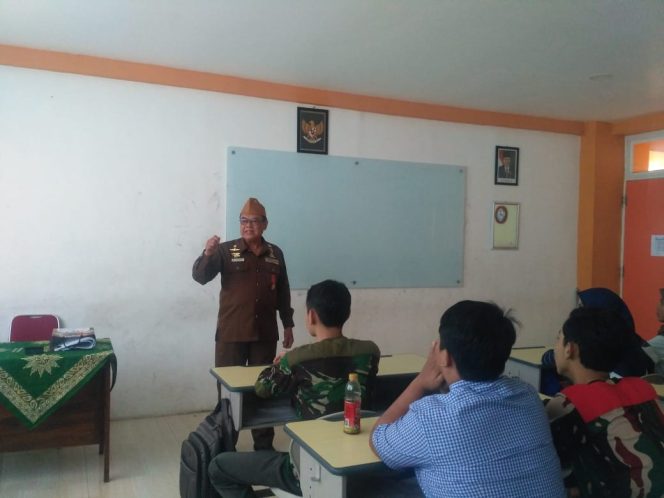 
Siswa SMA 1 Muhammadiyah Belajar Pada Veteran