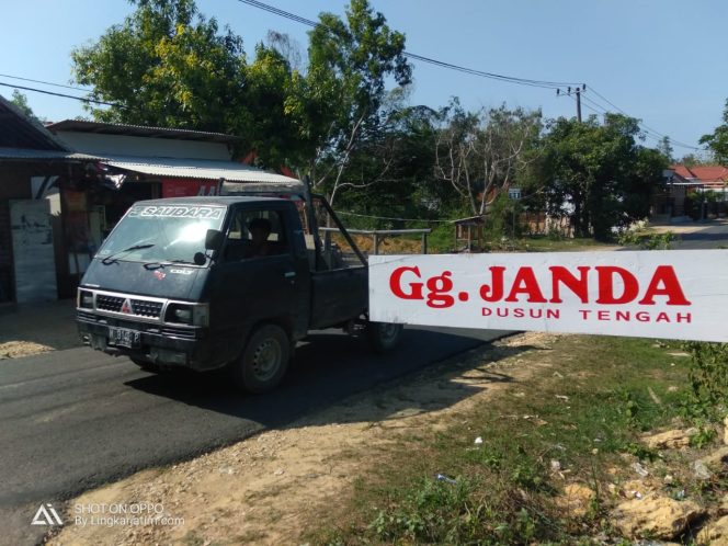 
Melihat Lebih Dekat Gang Janda Yang Viral di Sampang