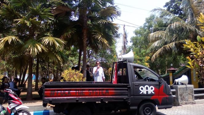 
Demo Pemkab Bangkalan, Risang Sebut Perijinan Bocor