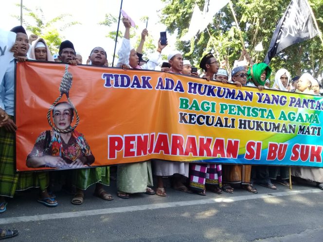 
Diduga Lecehkan Nabi Muhammad, Ribuan Ummat Islam Pamekasan Tuntut Sukmawati Diproses Hukum