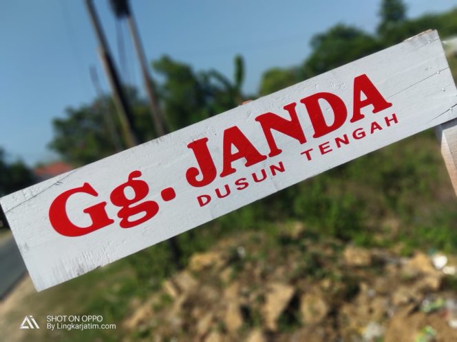 
Setelah viral, Papan Nama Gang Janda di Sampang Lenyap