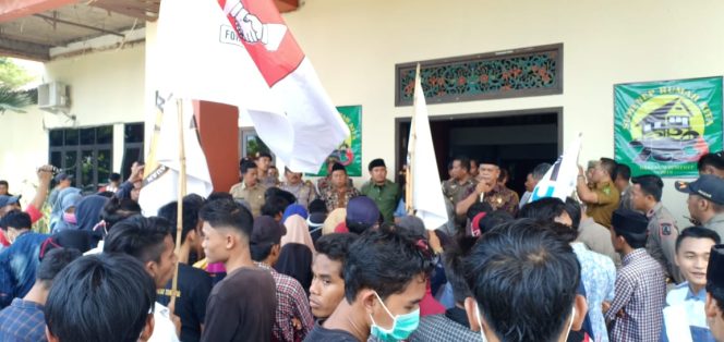 
Mahasiswa Kepulauan Sumenep Minta Penambahan Kapal Baru