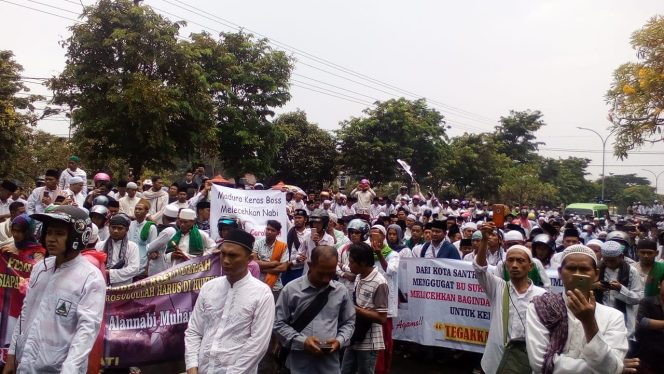 
Breaking News: FUIBB Demo ‘Sukmawati’ di Polres Bangkalan