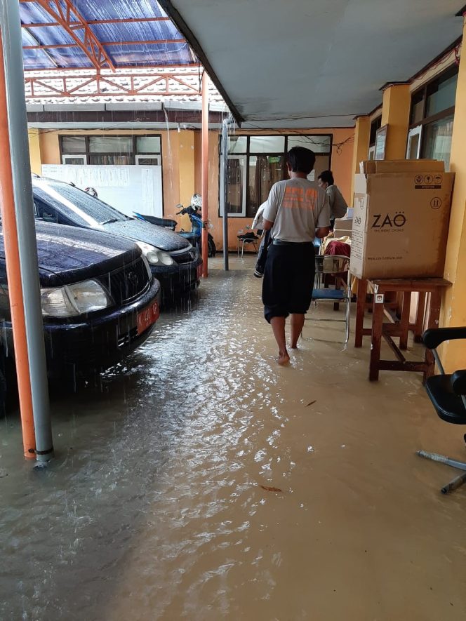 
Kantor KPU Pamekasan Jadi Langganan Banjir